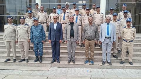 የኢትዮጵያ ፌደራል ፖሊስ የአስተዳደርና ልማት ጠቅላይ መምሪያ አዛዥ ክቡር ምክትል ኮሚሽነር  ጀነራል ነብዩ ዳኜ የሲዳማ ክልል ፖሊስ ጠቅላይ መምሪያን የስራ እንቅስቃሴ ጎብኙ ።
