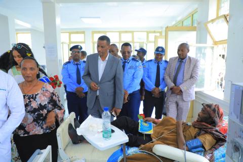 የሲዳማ ክልል ፖሊስ ጠቅላይ መምሪያ በተለያዬ ችግር ዉስጥ ለሚገኙ ወገኖች  እያደረገ የሚገኘው ድጋፍና ጉብኝት ተጠናክሮ ቀጥሏል።